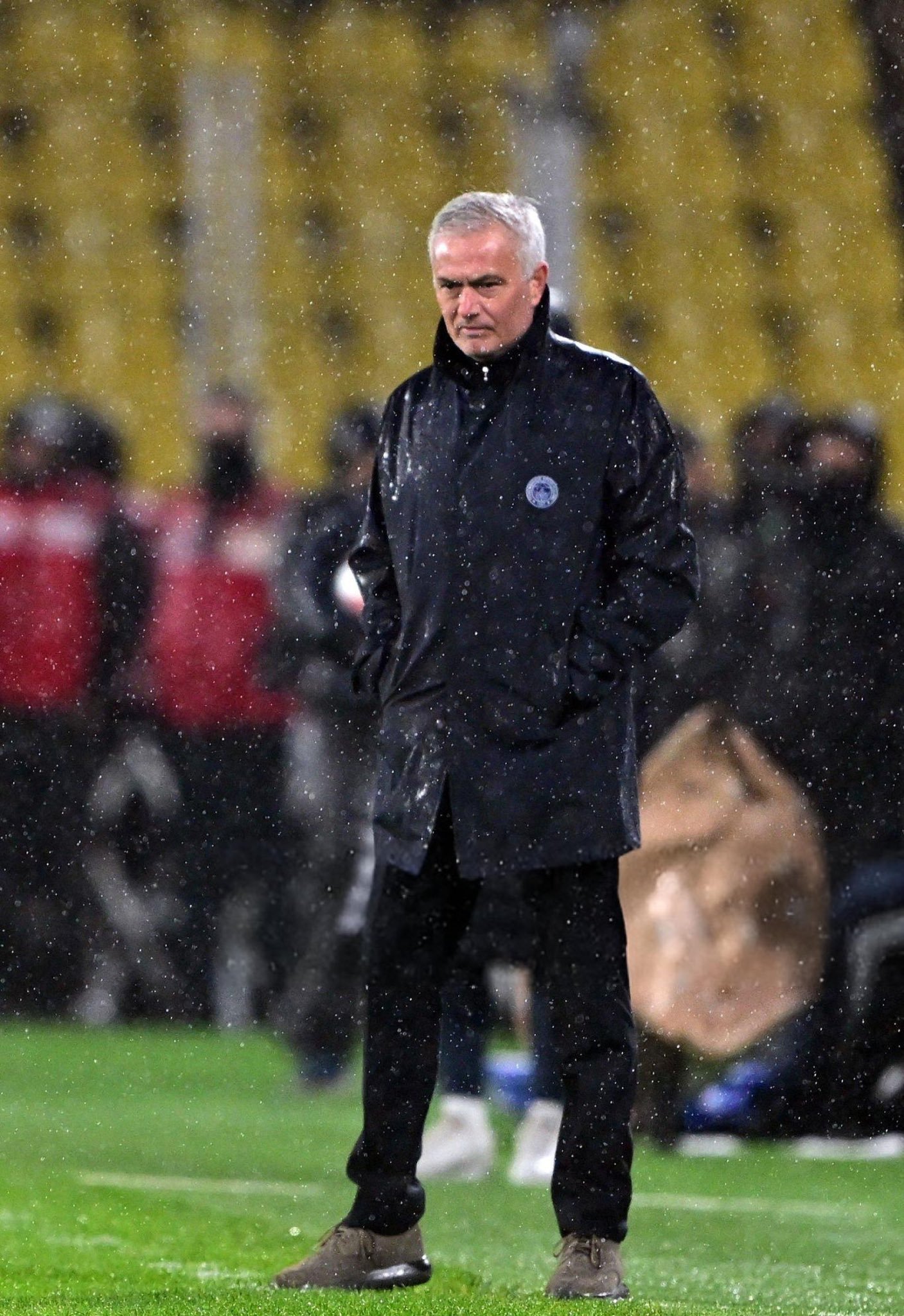 开云APP-巴塞罗那训练开放日；今晨防线松动引欢呼；欧冠在即；阵容厚度经受考验(巴塞罗那皇马阵容)